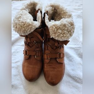 Never Worn Kelsi Dagger Junior Fox Clog